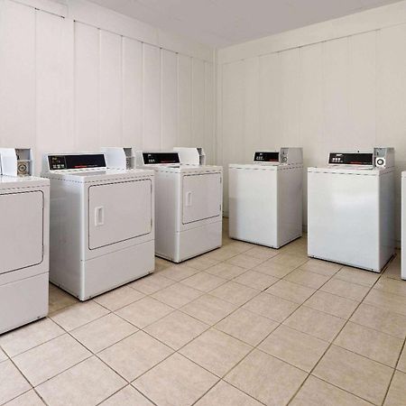 Days Inn & Suites By Wyndham Fort Pierce Midtown Eksteriør bilde