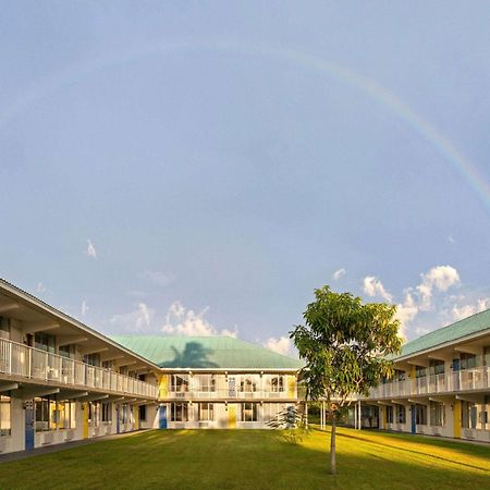 Days Inn & Suites By Wyndham Fort Pierce Midtown Eksteriør bilde
