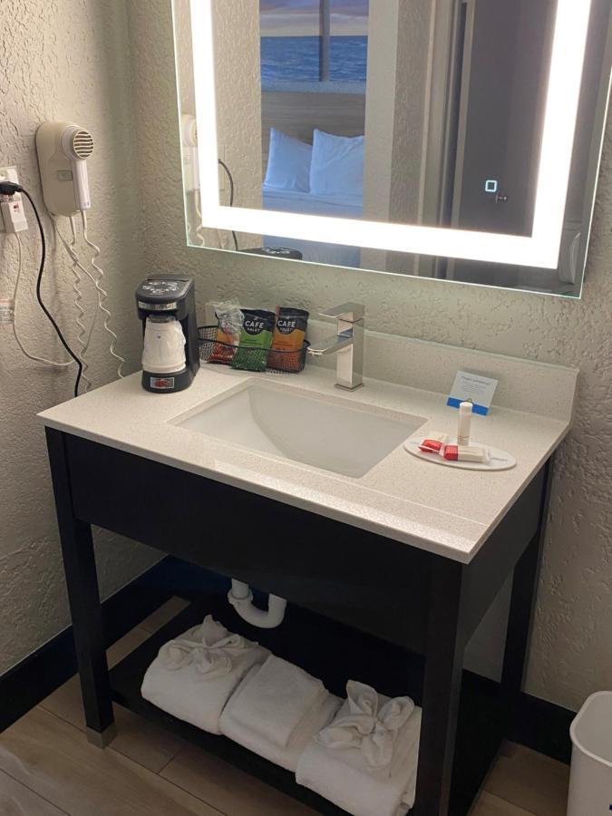 Days Inn & Suites By Wyndham Fort Pierce Midtown Eksteriør bilde