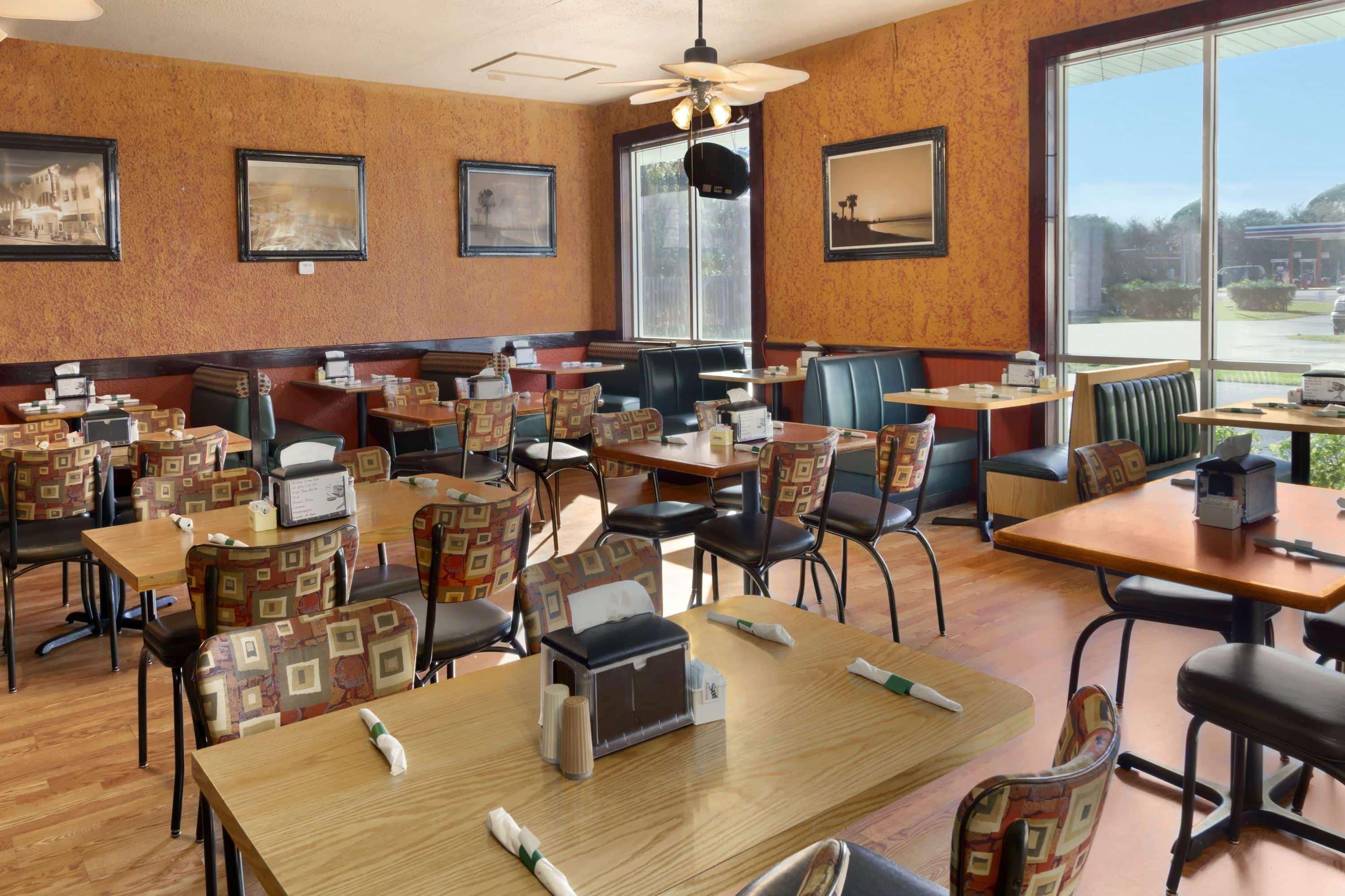 Days Inn & Suites By Wyndham Fort Pierce Midtown Eksteriør bilde