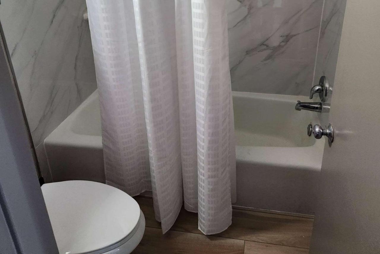 Days Inn & Suites By Wyndham Fort Pierce Midtown Eksteriør bilde