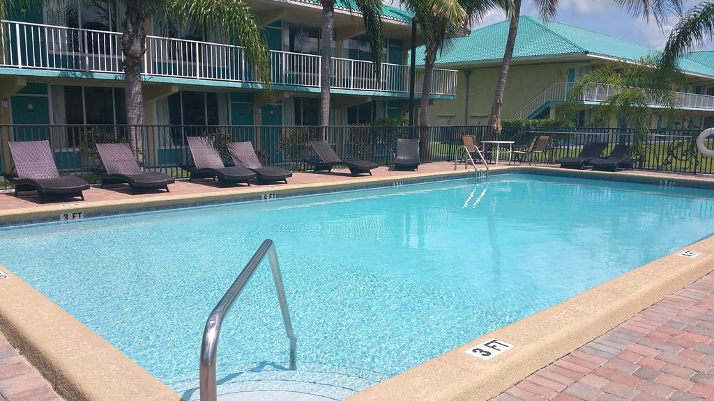 Days Inn By Wyndham Fort Pierce Midtown Eksteriør bilde