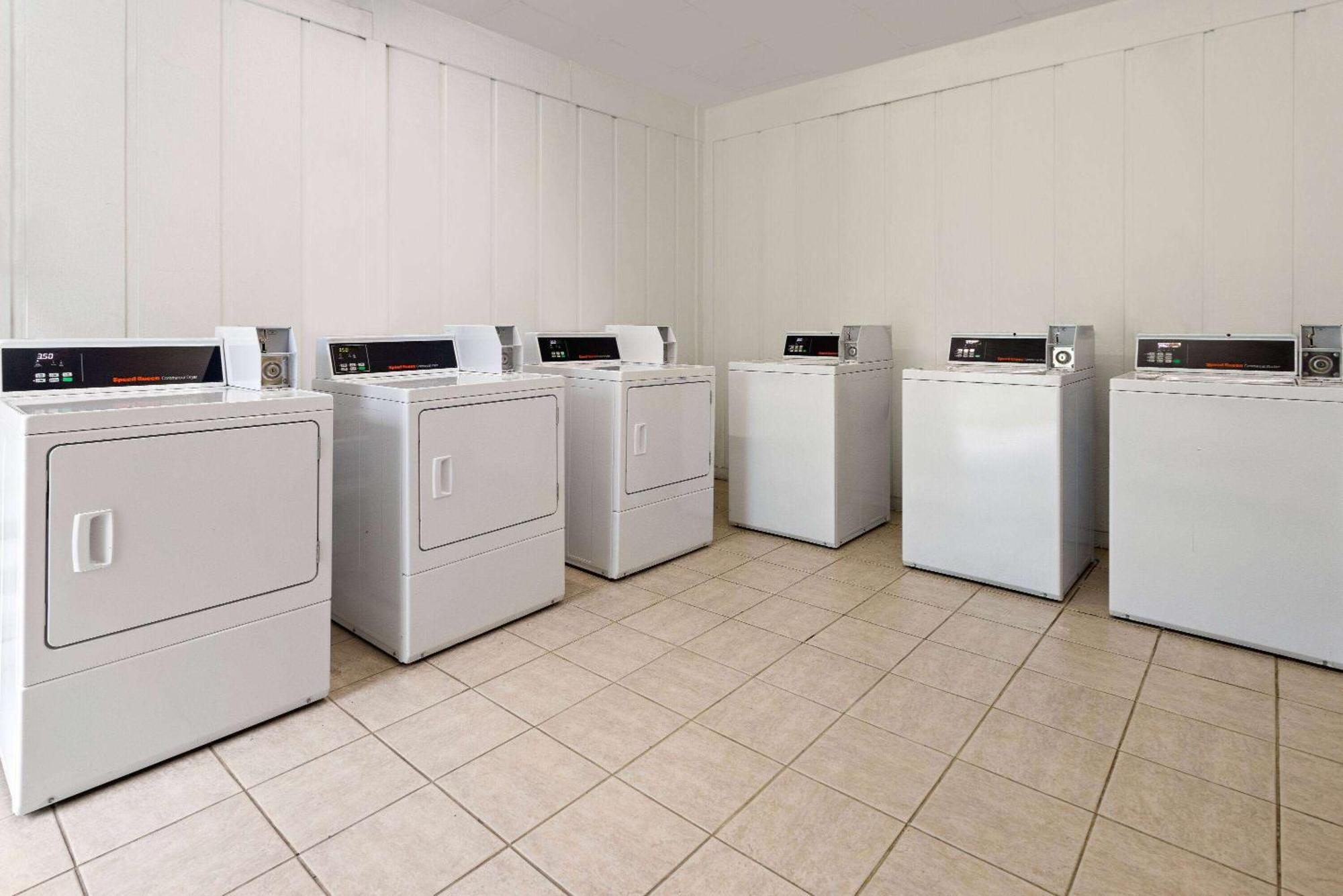 Days Inn By Wyndham Fort Pierce Midtown Eksteriør bilde