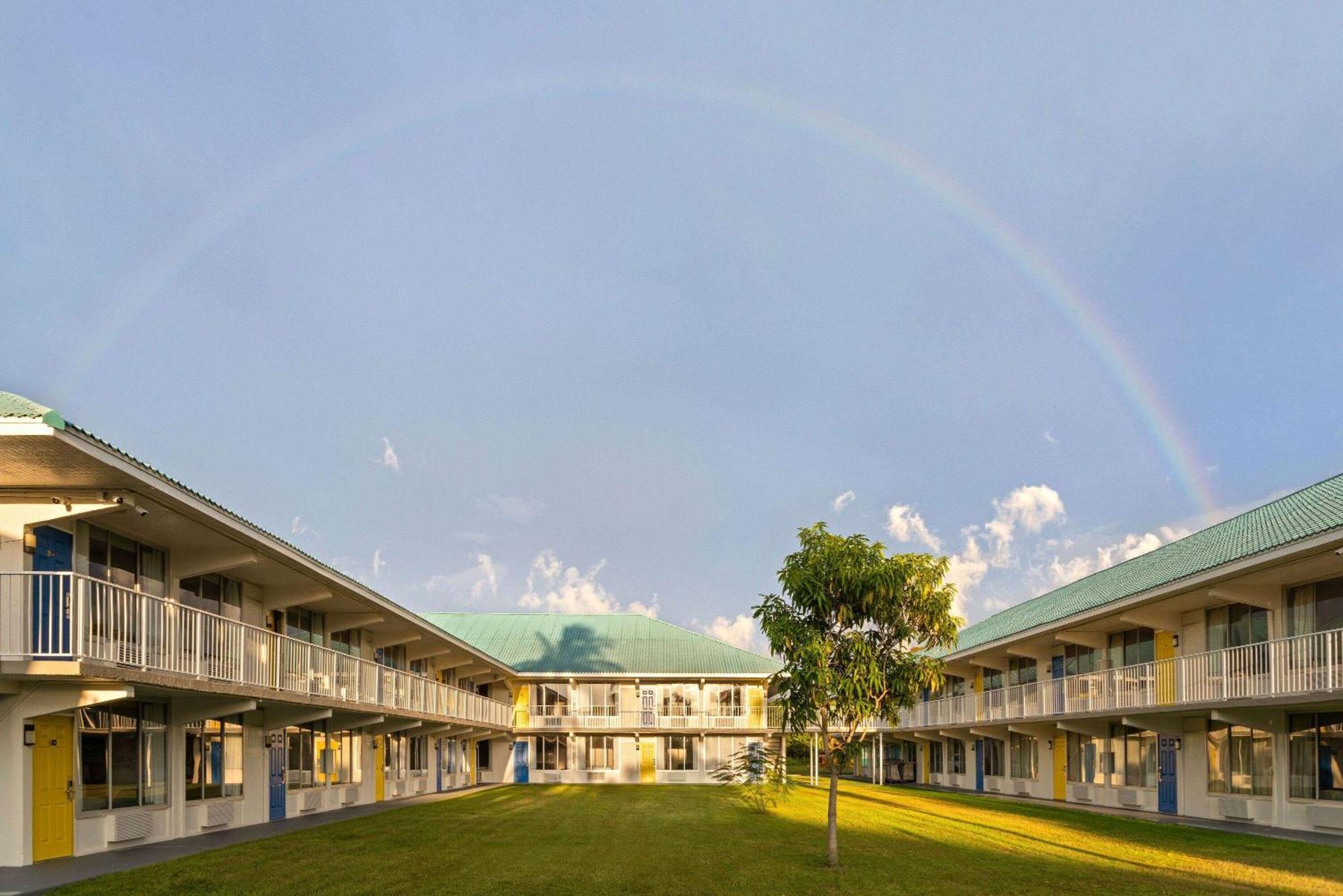 Days Inn & Suites By Wyndham Fort Pierce Midtown Eksteriør bilde