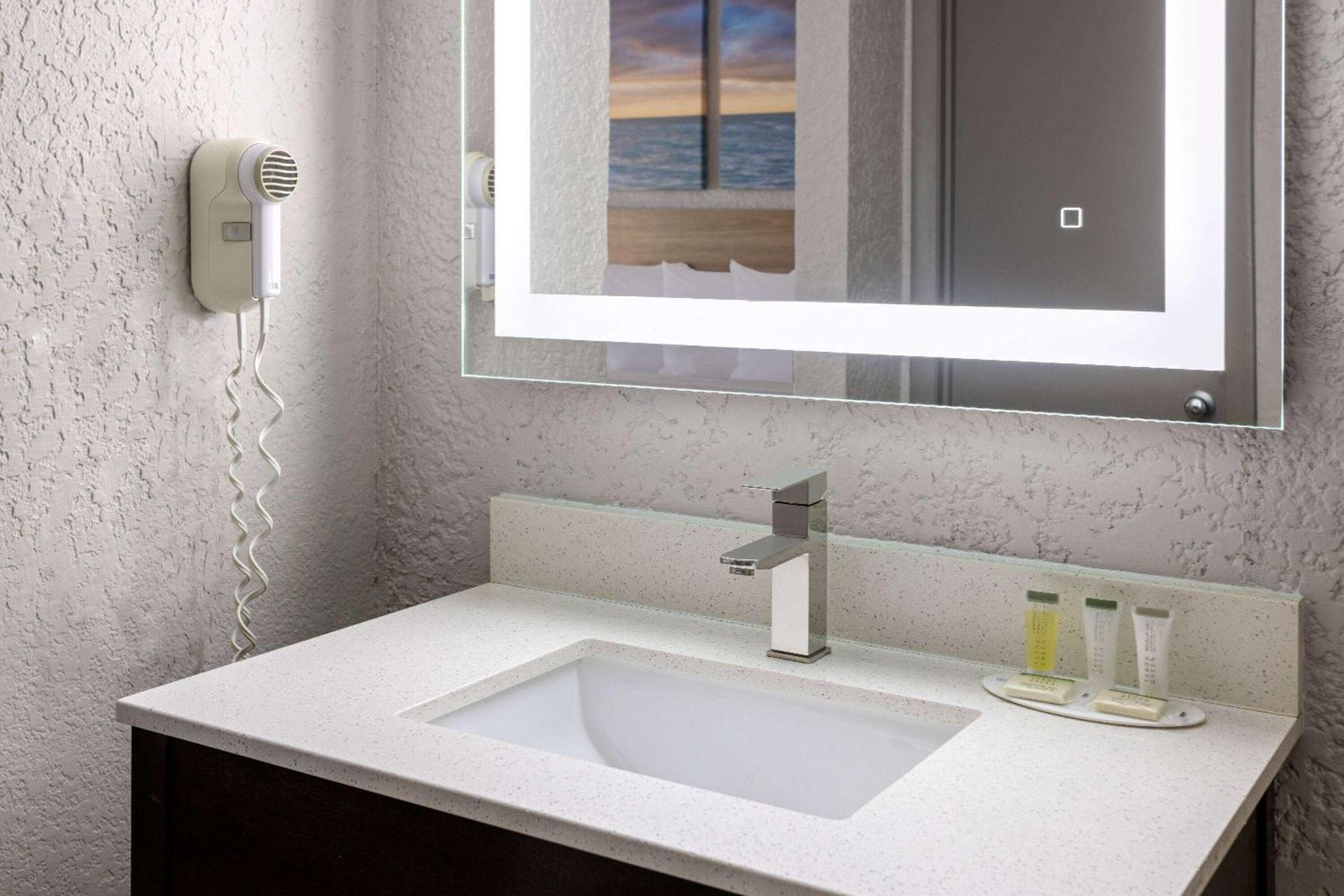 Days Inn By Wyndham Fort Pierce Midtown Eksteriør bilde