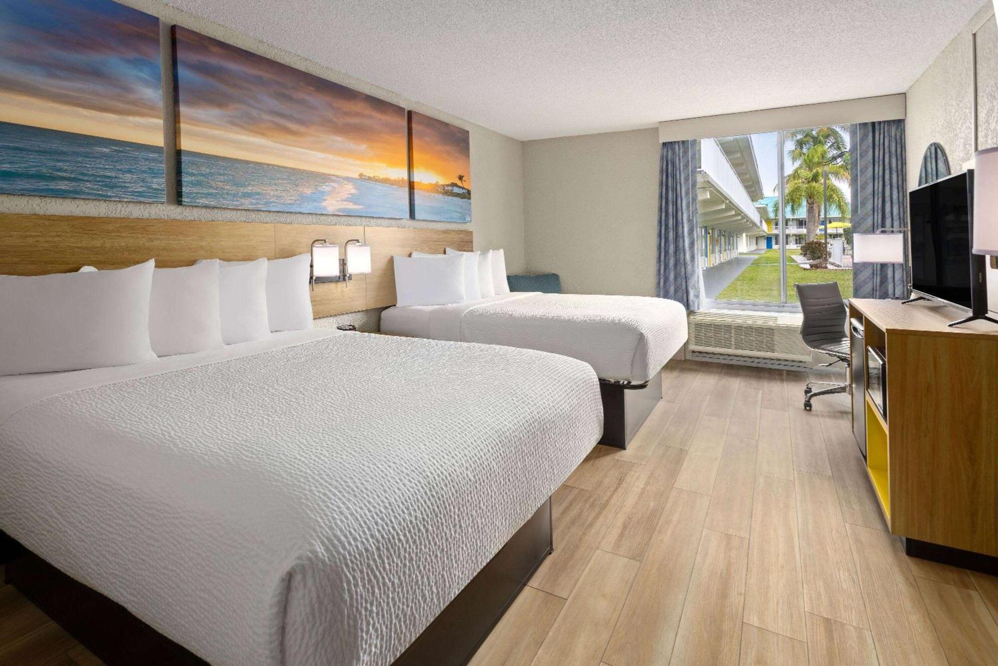 Days Inn & Suites By Wyndham Fort Pierce Midtown Eksteriør bilde