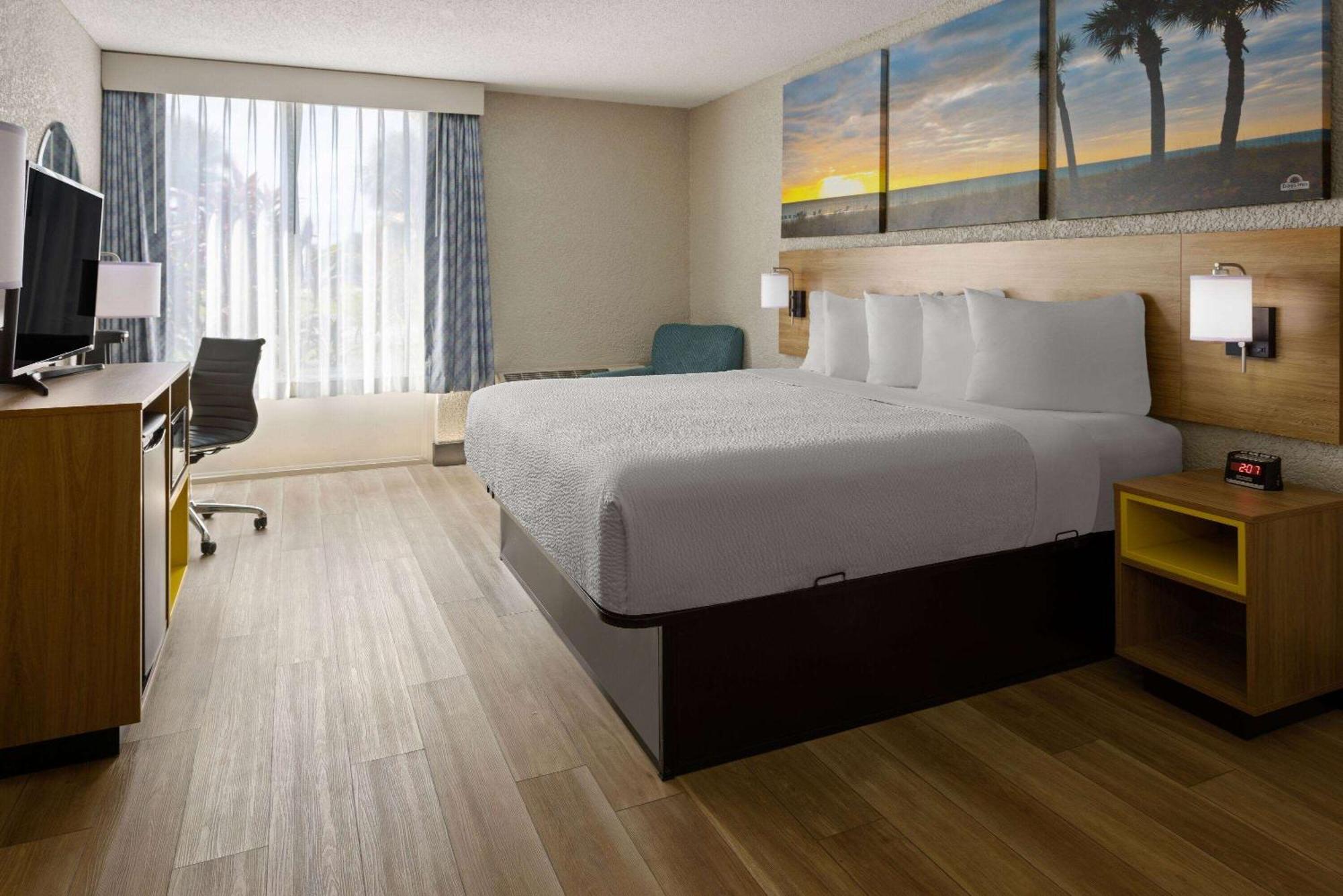 Days Inn & Suites By Wyndham Fort Pierce Midtown Eksteriør bilde