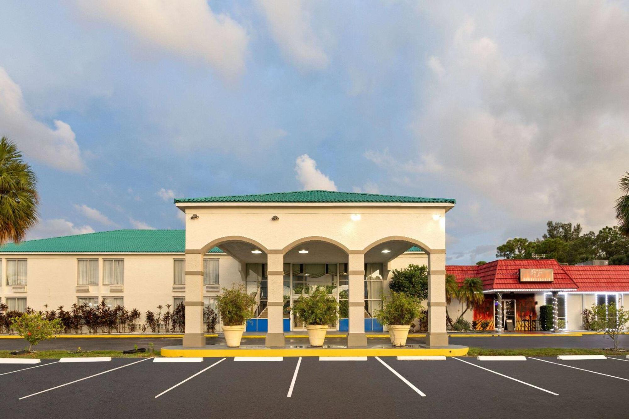 Days Inn By Wyndham Fort Pierce Midtown Eksteriør bilde