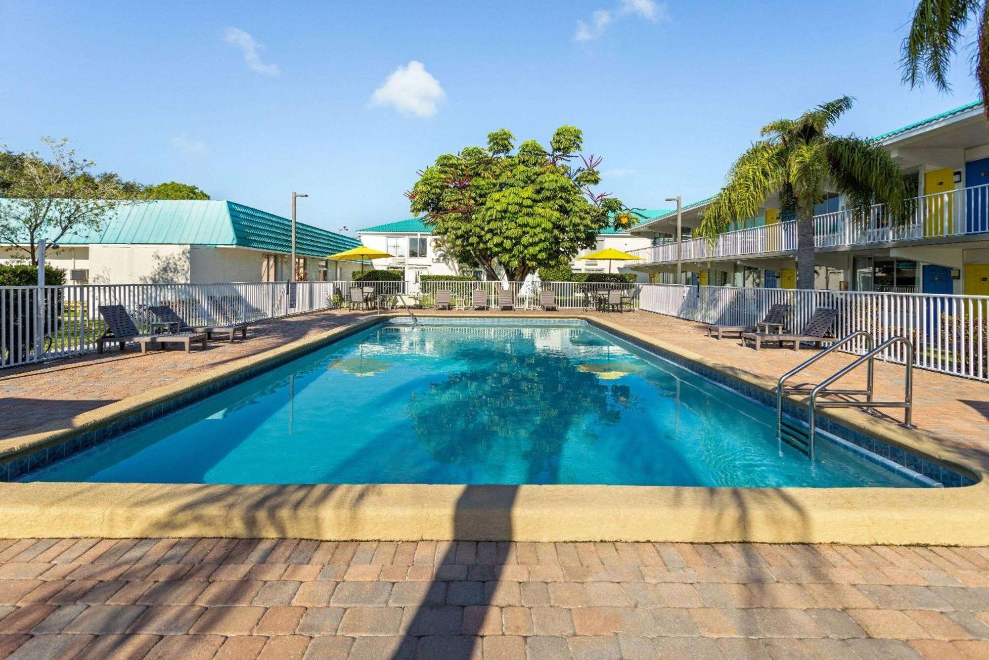 Days Inn By Wyndham Fort Pierce Midtown Eksteriør bilde